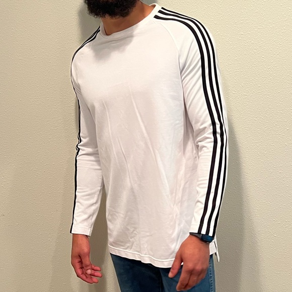 White and Black adidas long sleeve fits mens s/m - Picture 2 of 2